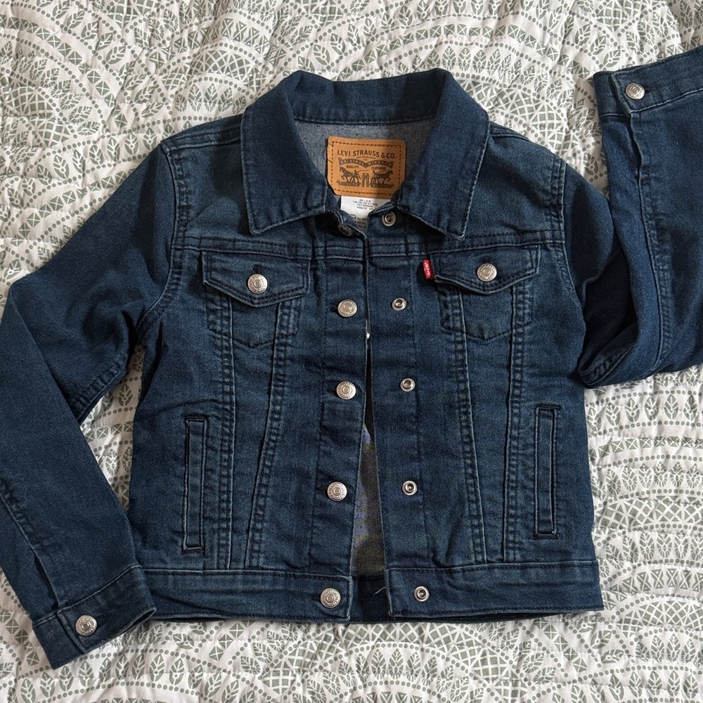 Children’s toddlers girls Levi Strauss 6X like new denim jacket